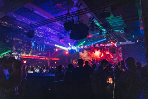 best bars to dance in nyc|More.